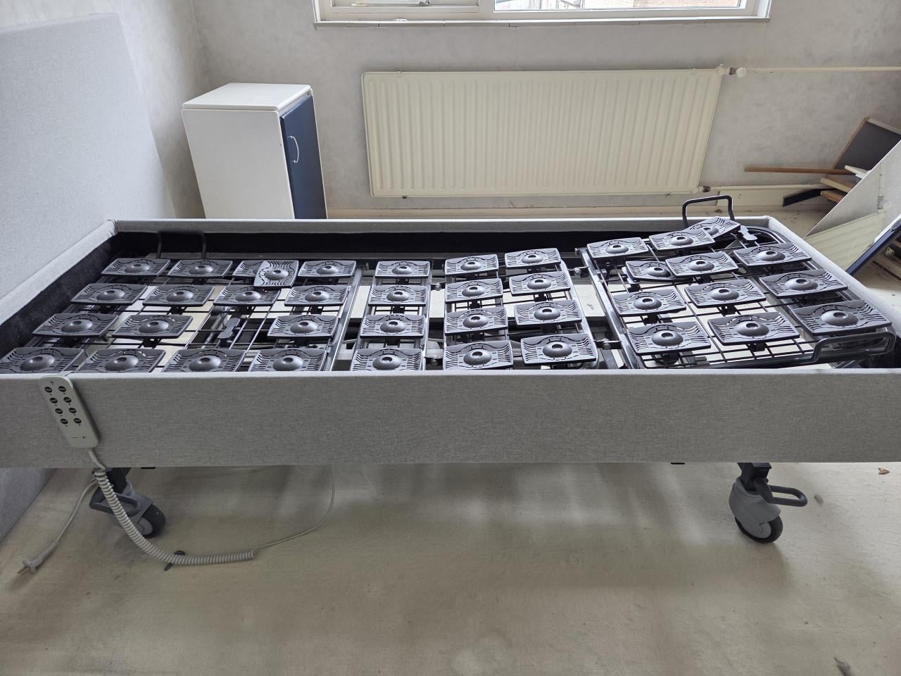 2 electrische hoog/laag bedden