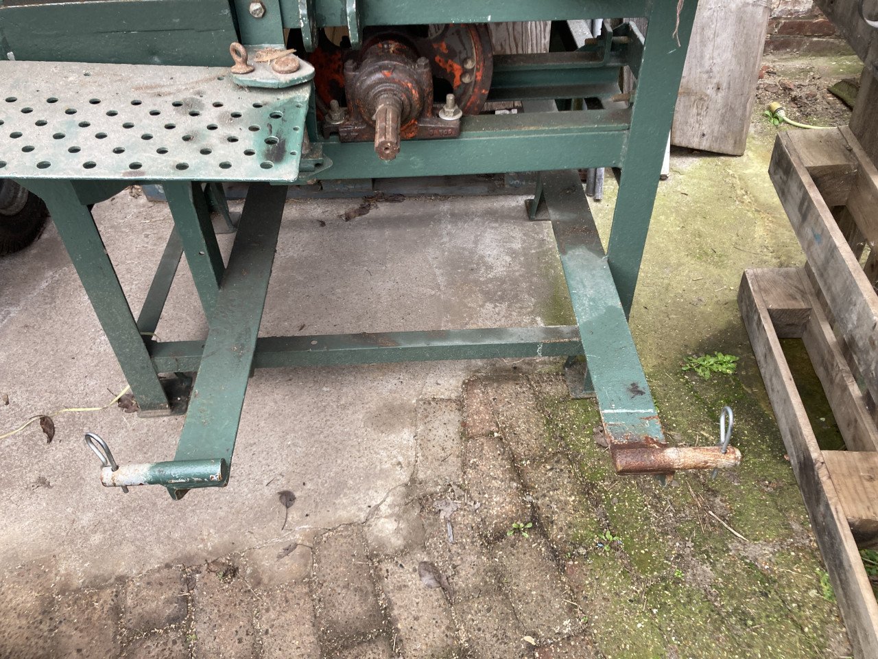 Tafel circelzaag op aftakas van tractor