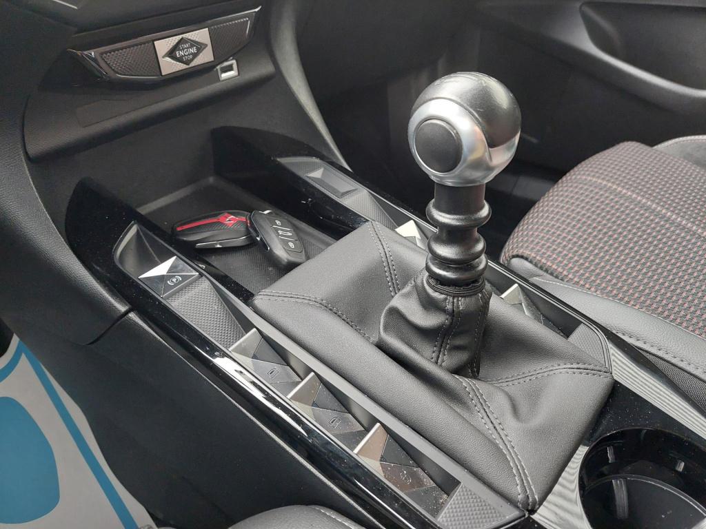 Ds Ds 3 crossback 100 performance line navi/cam/keyless