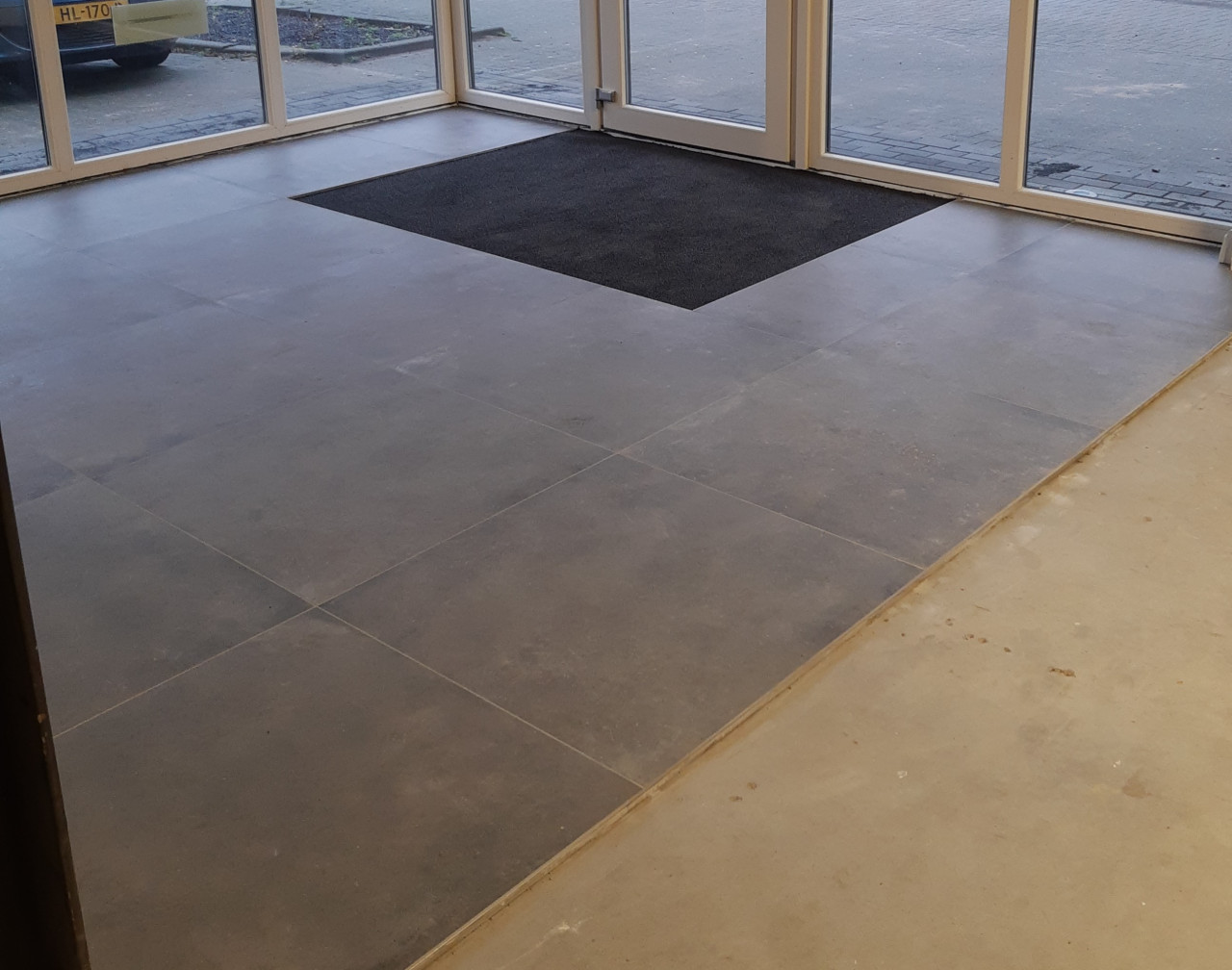 3030-69 Stèènhoeie actie: Betonlook tegels 80x80, grijs, nu per m²