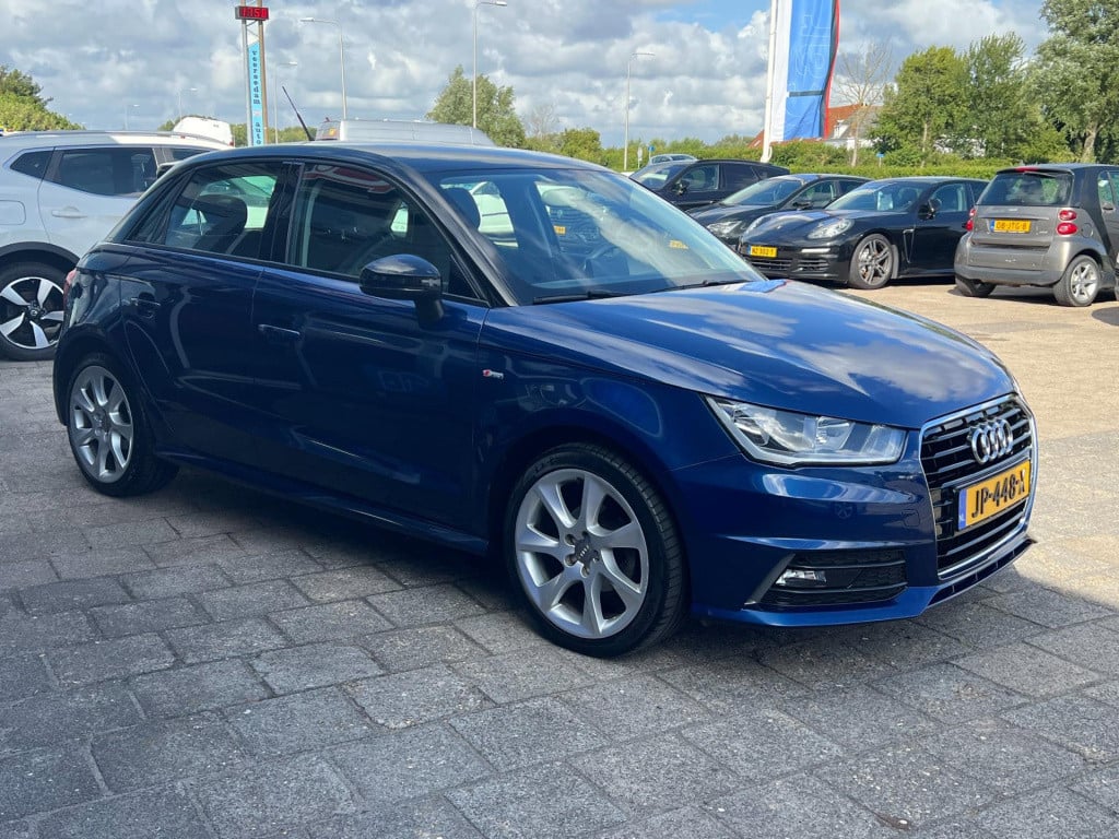 Audi A1 Sportback 1.0 tfsi adrenalin, s-line, navi enz...