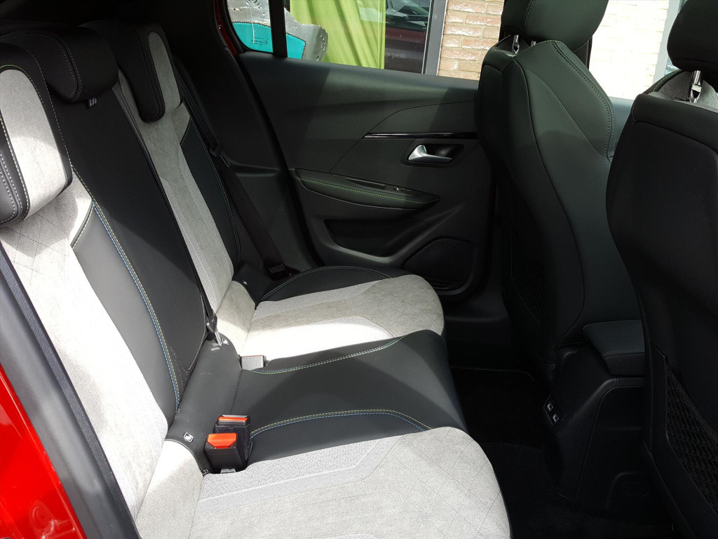 Peugeot 208 gt pack ev 50kwh 136pk/12%bytelling+btw | 3-fase navigatie | cr