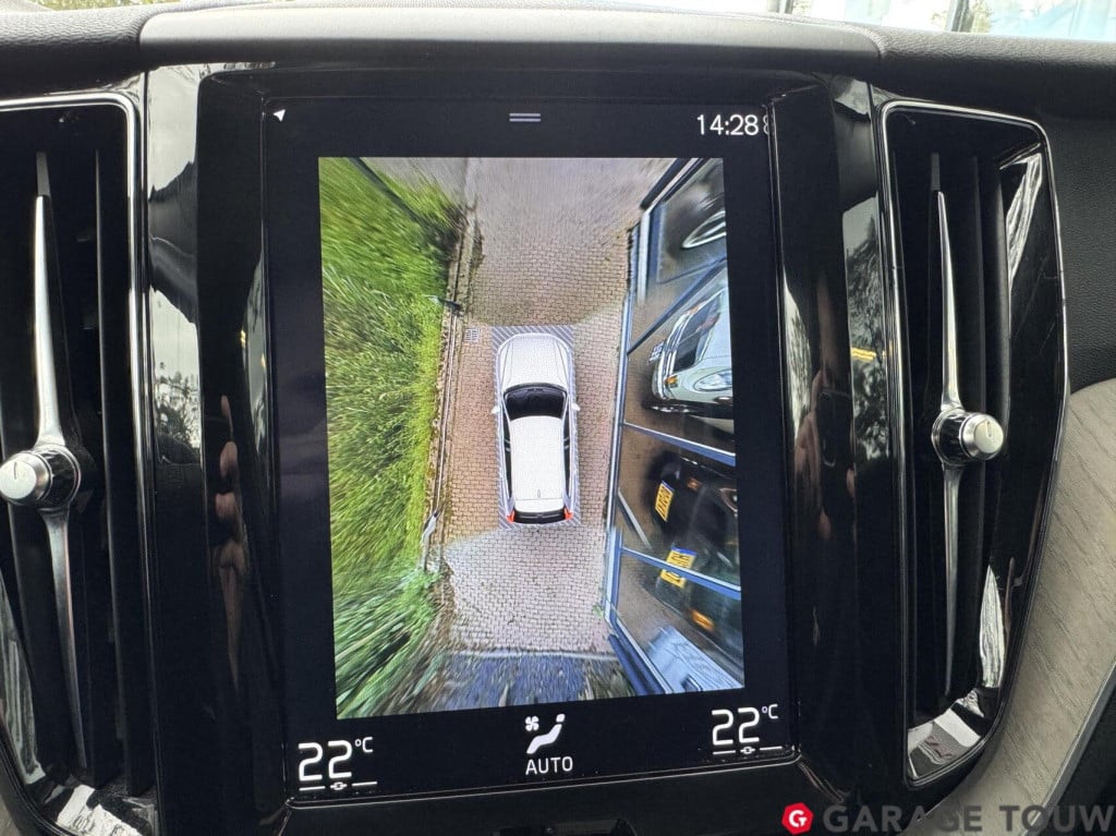 Volvo XC60 2.0 t8 twin engine awd inscription pano hud trekh