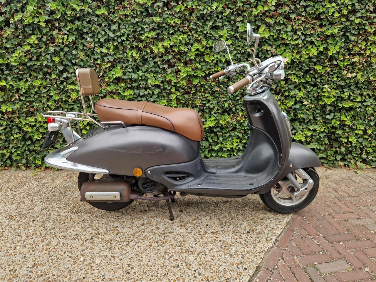 Leuke retro scooter