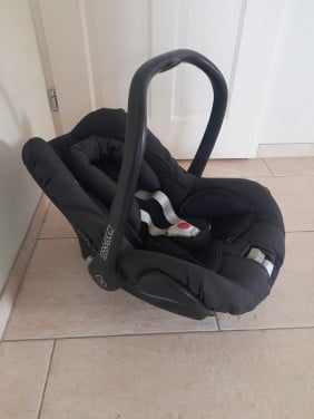 Maxi - cosi autostoel ( 0 / 9 mnd. )  in goede nette staat !