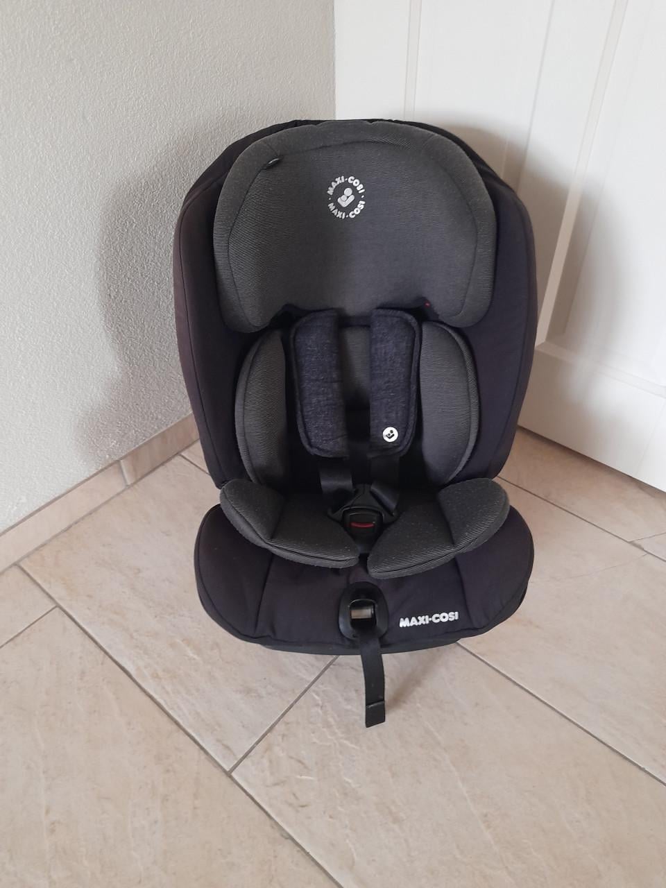 De Maxi-Cosi Titan  9 /36 kg met isofix (in goede nette staat )