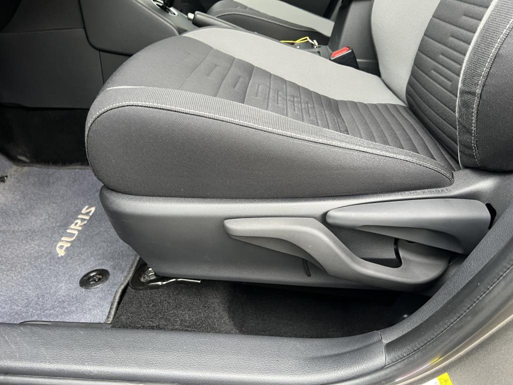 Toyota Auris 1.8 hybrid energy.