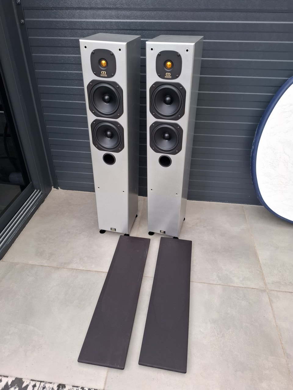 Monitor 3 Audio speakers