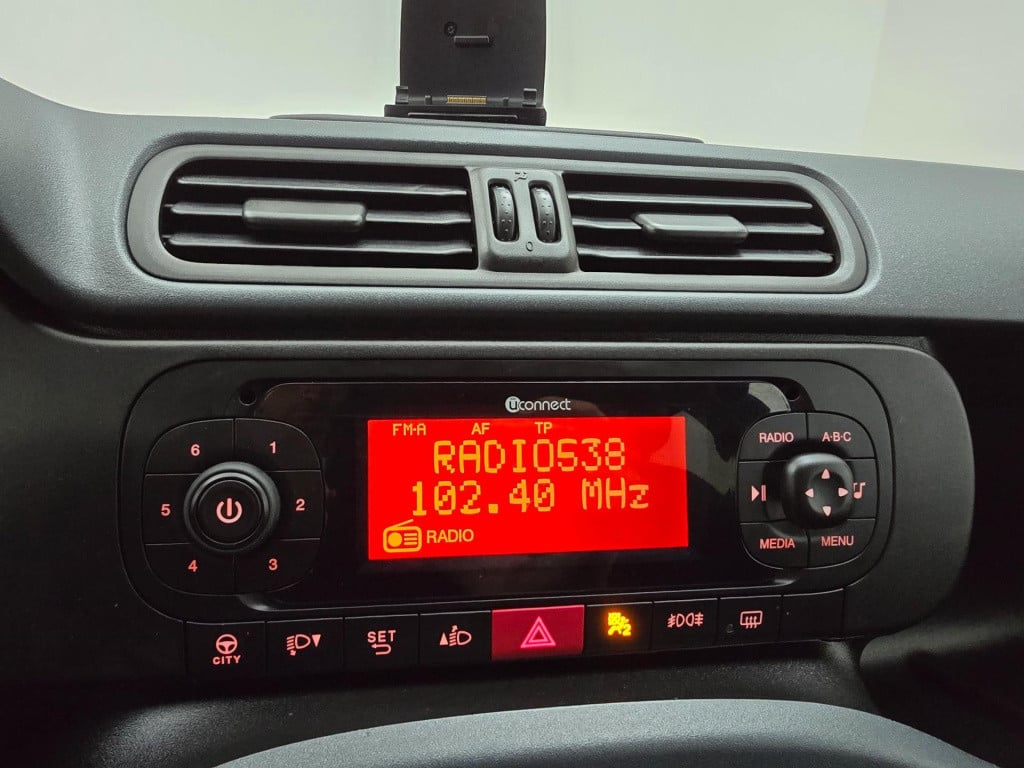 Fiat Panda occasion 1.2 popstar in zwart | sportieve look | trekhaak | twee