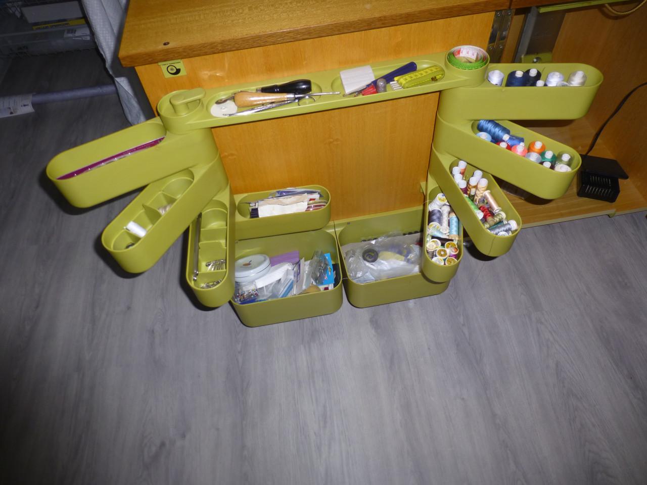 Naaimachine met meubel