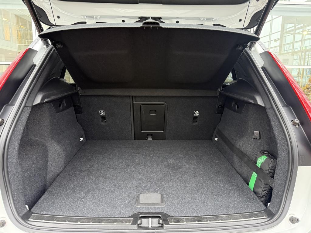 Volvo XC40 t5 262pk recharge r-design| full options! 20''lm