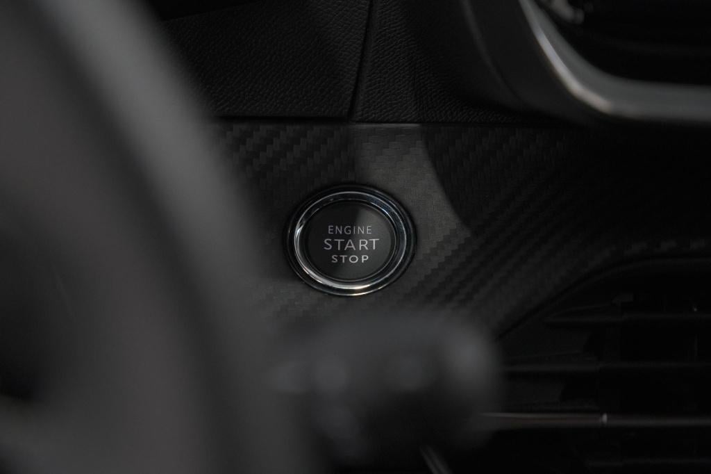 Peugeot 2008 1.2 hybrid 136 gt | 360 camera | adaptieve cruise control | na