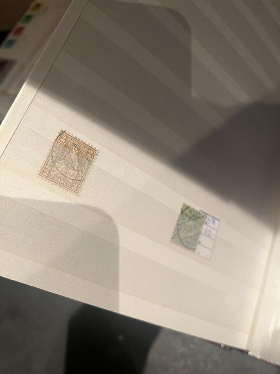 Kleine collectie Zwitserland in mooi album met gaaf blok!