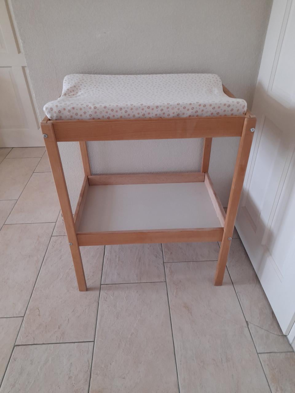Commode met aankleedkussen (in goede staat )