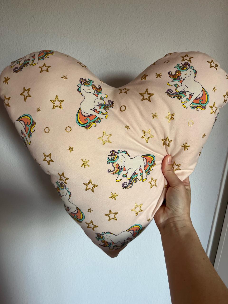 Uniek kastje voor jonge meiden met unicorn kussens