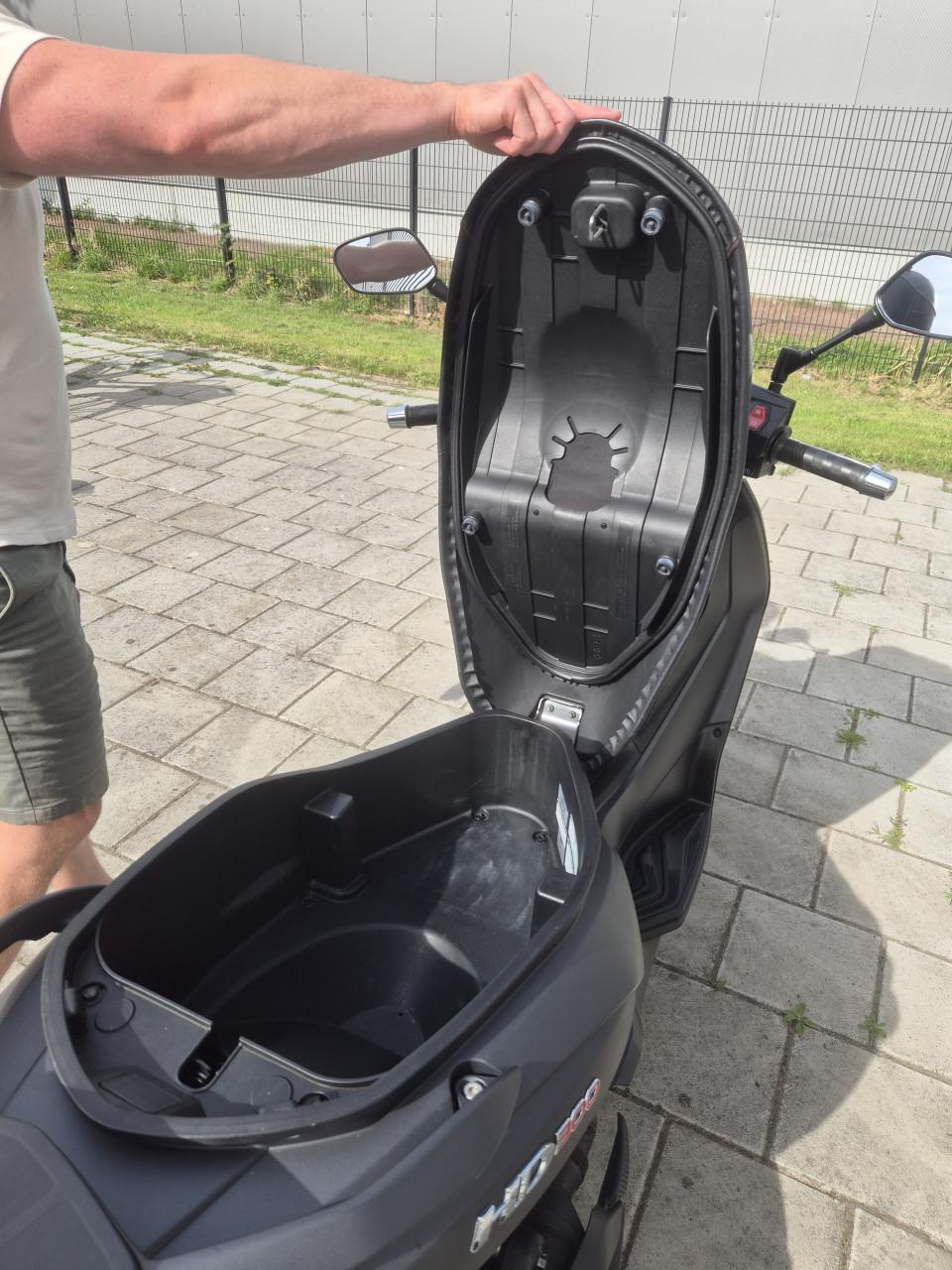 Sym HD 300 motorscooter
