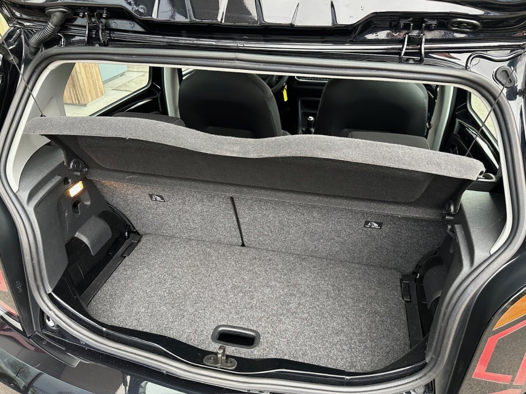 Volkswagen UP! 1.0 65pk 5-deurs | airco | bluetooth | rijklaar incl. 1 jaar