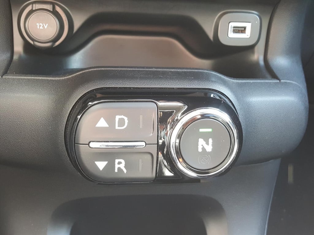 Citroen C4 Cactus vti 82pk airdream shine etg5 automaat navigatie | trekhaa