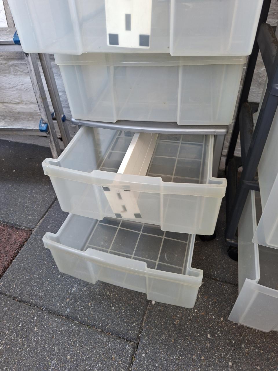Plastic ladenkastjes voor hobbyspullen op te bergen