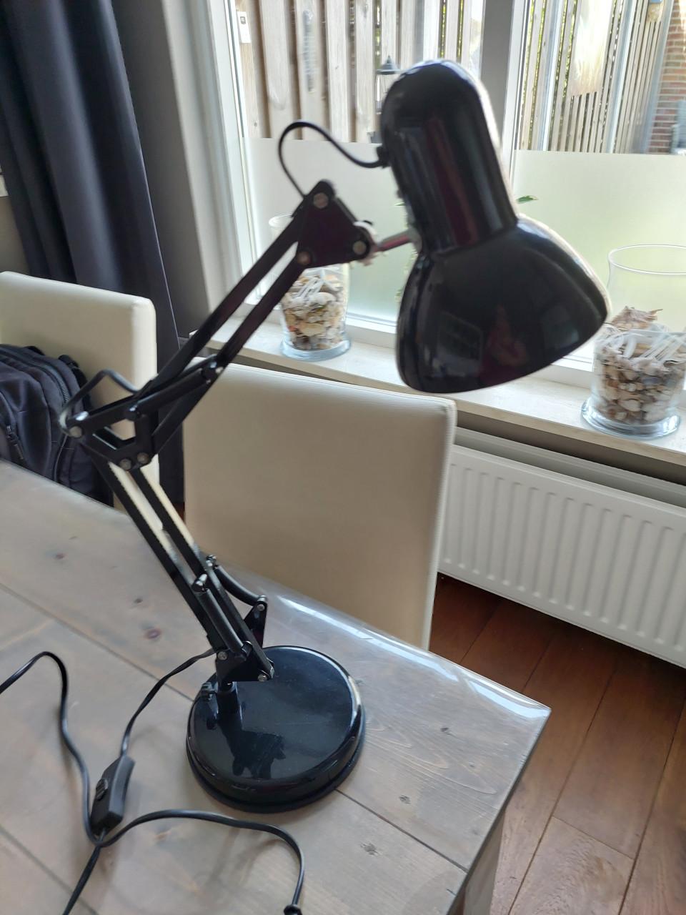 Zwarte bureaulamp in zeer goede staat