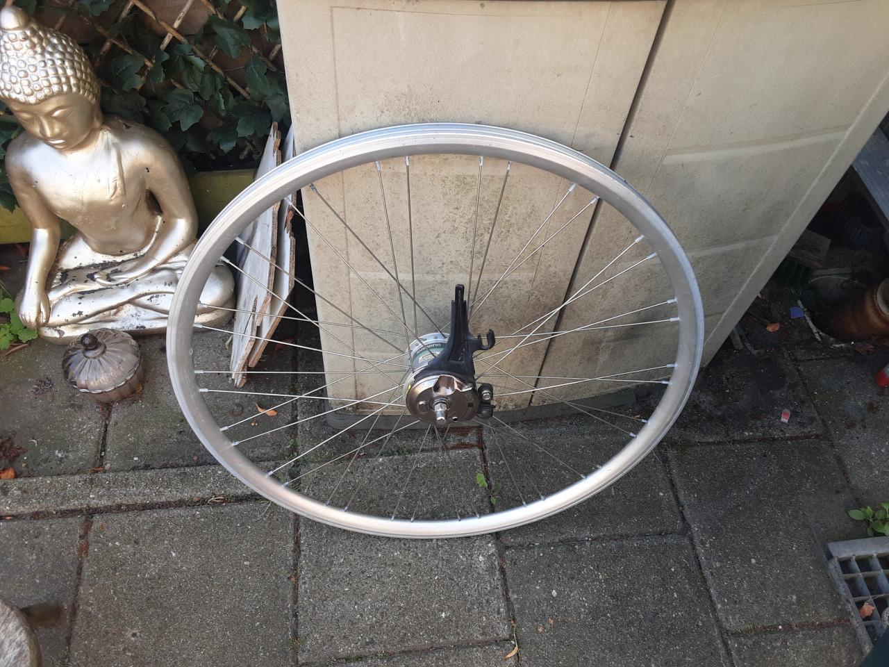 28 inch shimano voorwiel, naafdynamo, rollerbrake rem