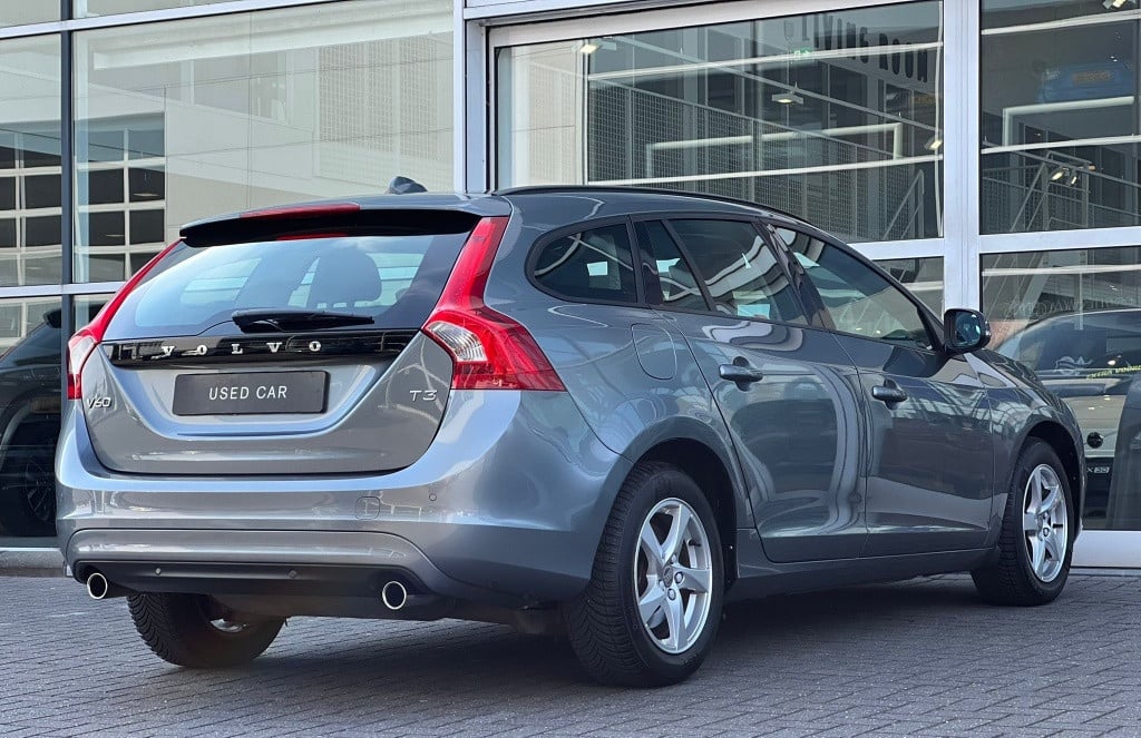 Volvo V60 t3 153pk dynamic ed| navi| climate| stoel.verw| pdc