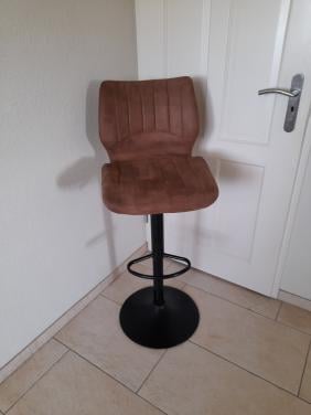 Barkruk (in goede nette staat )  In hoogte verstelbaar!