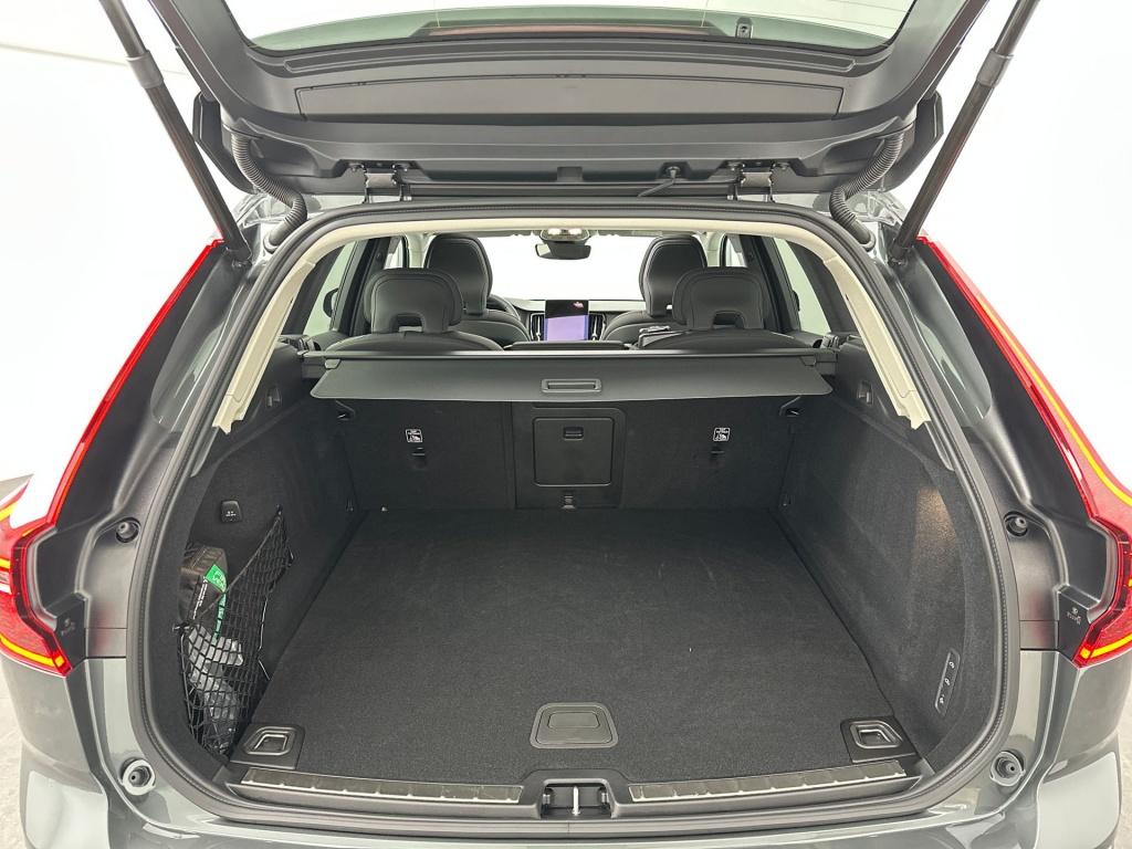 Volvo XC60 t6 398pk recharge ultra dark|