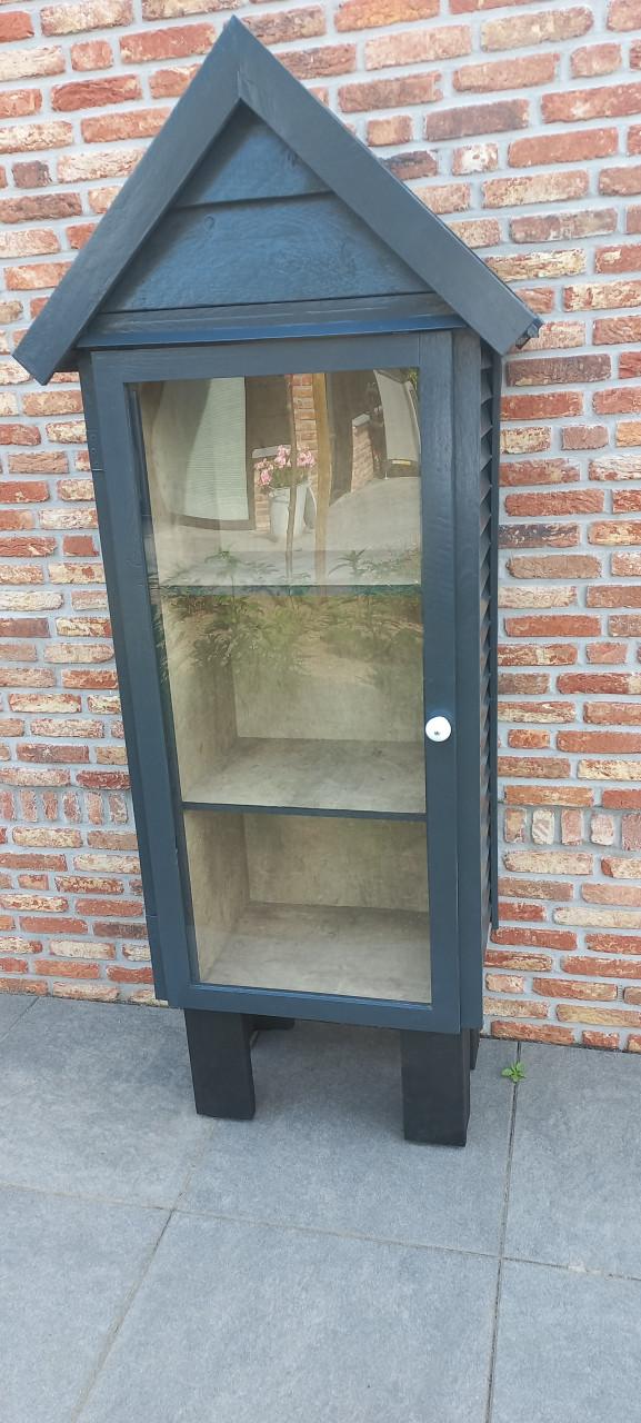 Nieuwe verkoopkast - boekenkast - weggeefkast