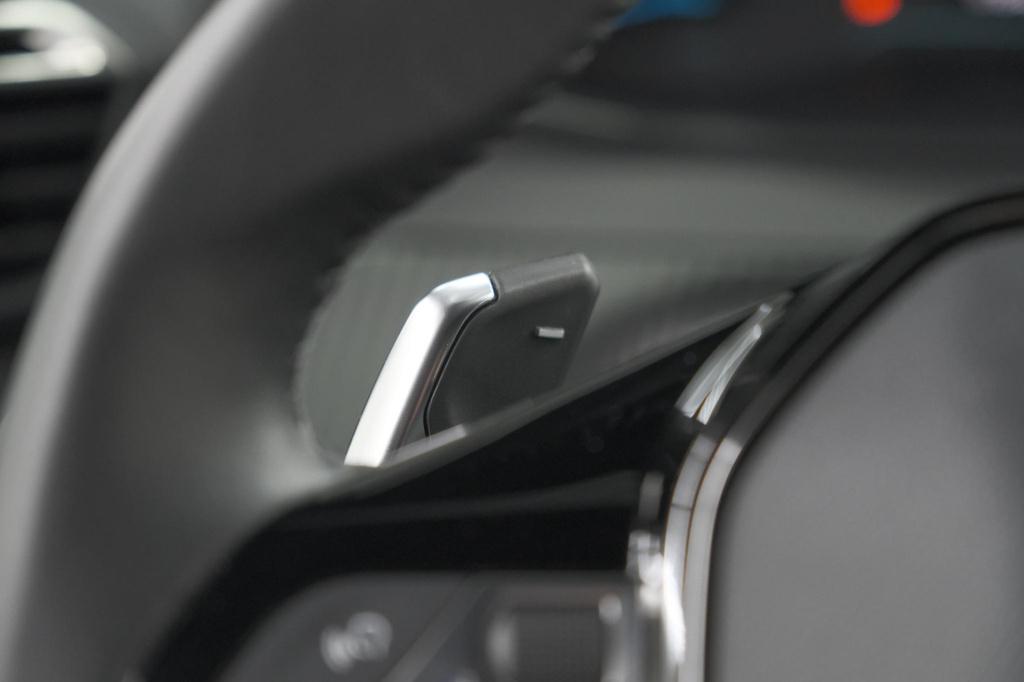 Peugeot 2008 1.2 hybrid 136 style | apple carplay | parkeersensoren | clima