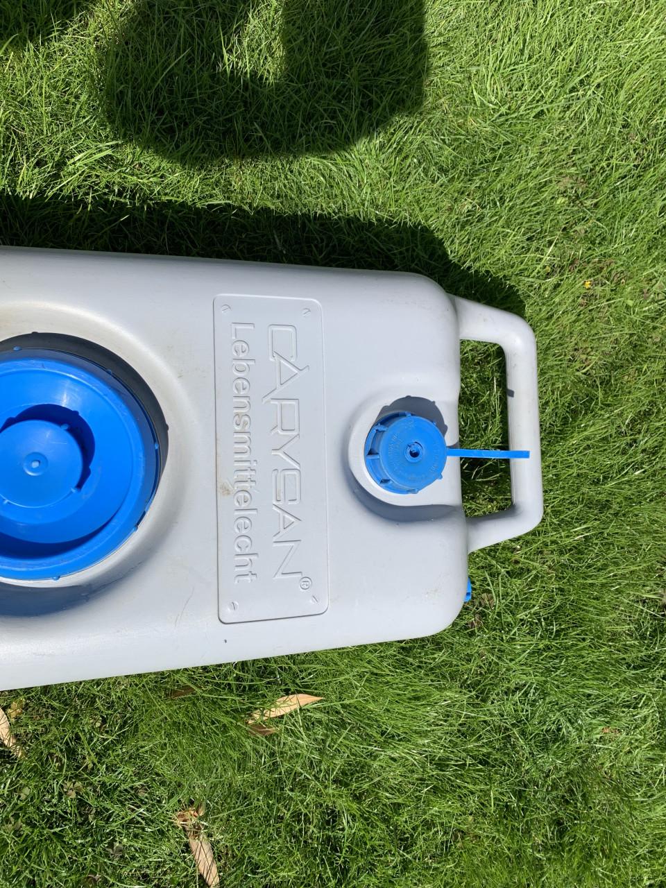 Carysan afvalwatertank van 23 liter met wielen