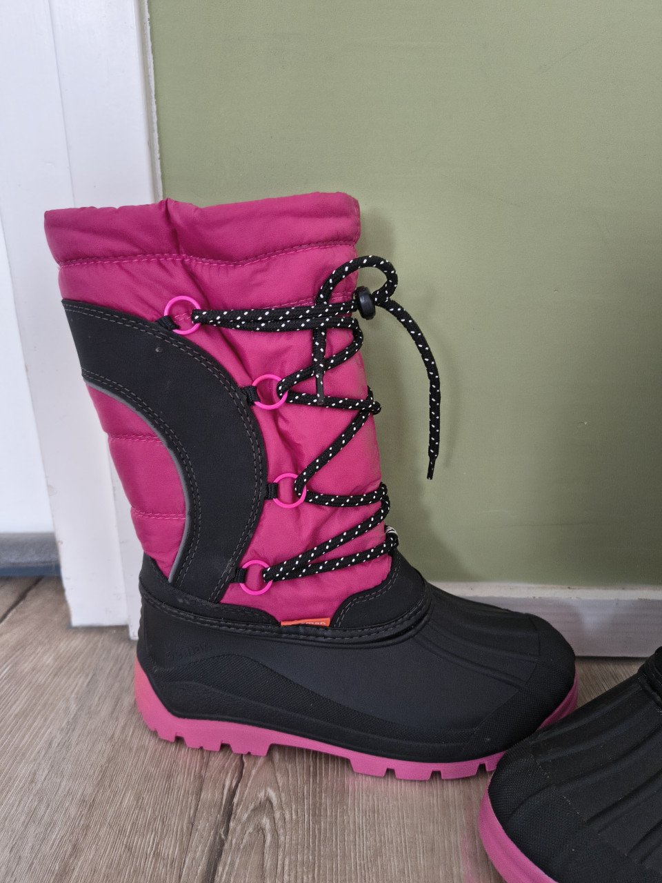Prachtige zwart roze snowboots wollen voering Demar 33-34.