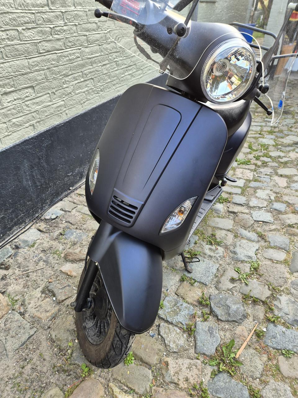 Scooter BTC Riva