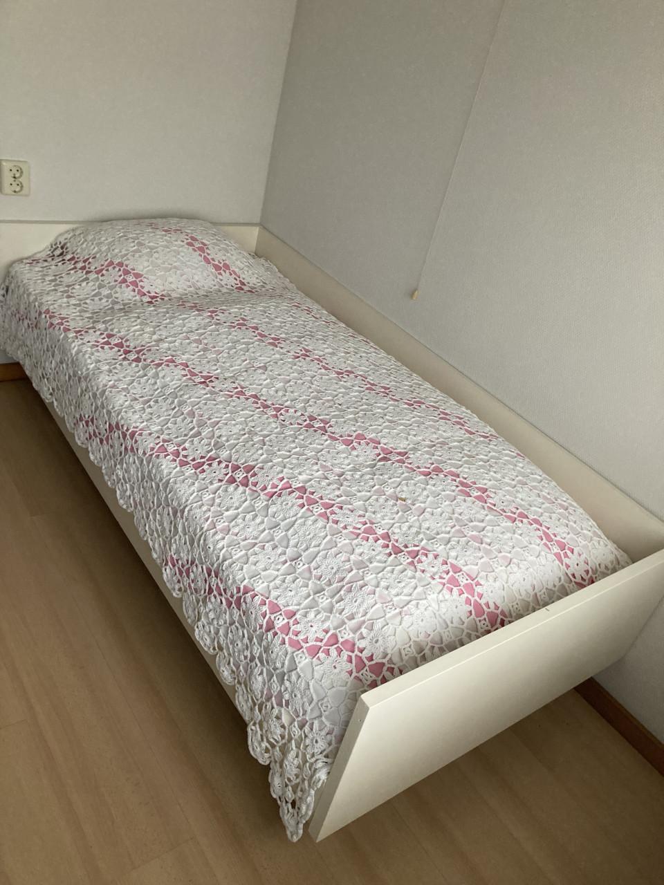 1persoons Kinderbed 1.90m incl. matras en bodem