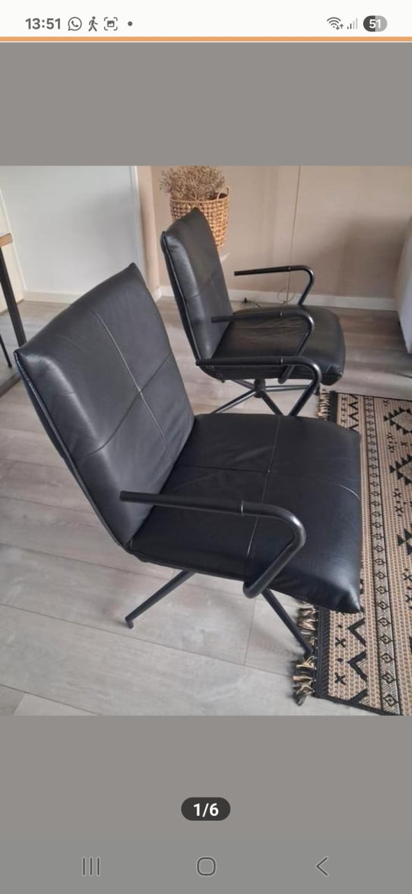 2 draaistoelen zwart leder