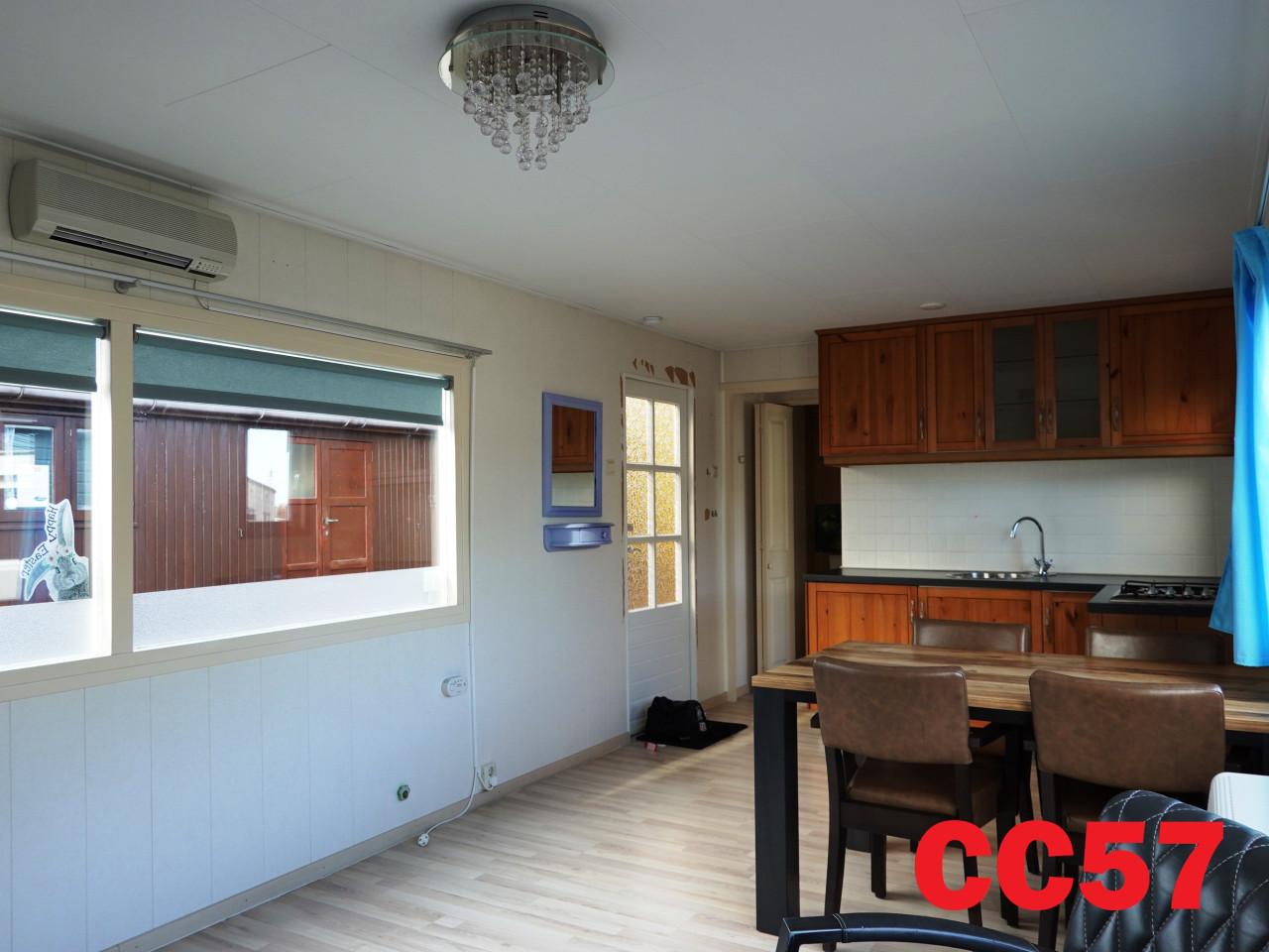 Betaalbaar chalet met dubbel glas, 2 slaapkamers en middenkamer