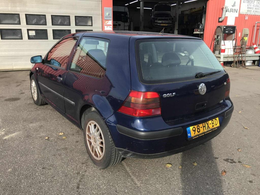 Volkswagen Golf 1.6-16v trendline