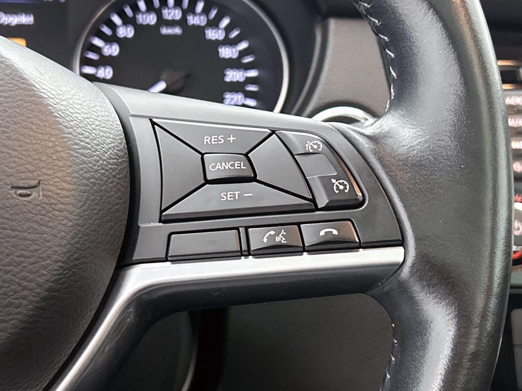 Nissan Qashqai 1.2 tekna | parkeer sensoren | lmv | panorama dak | navigati