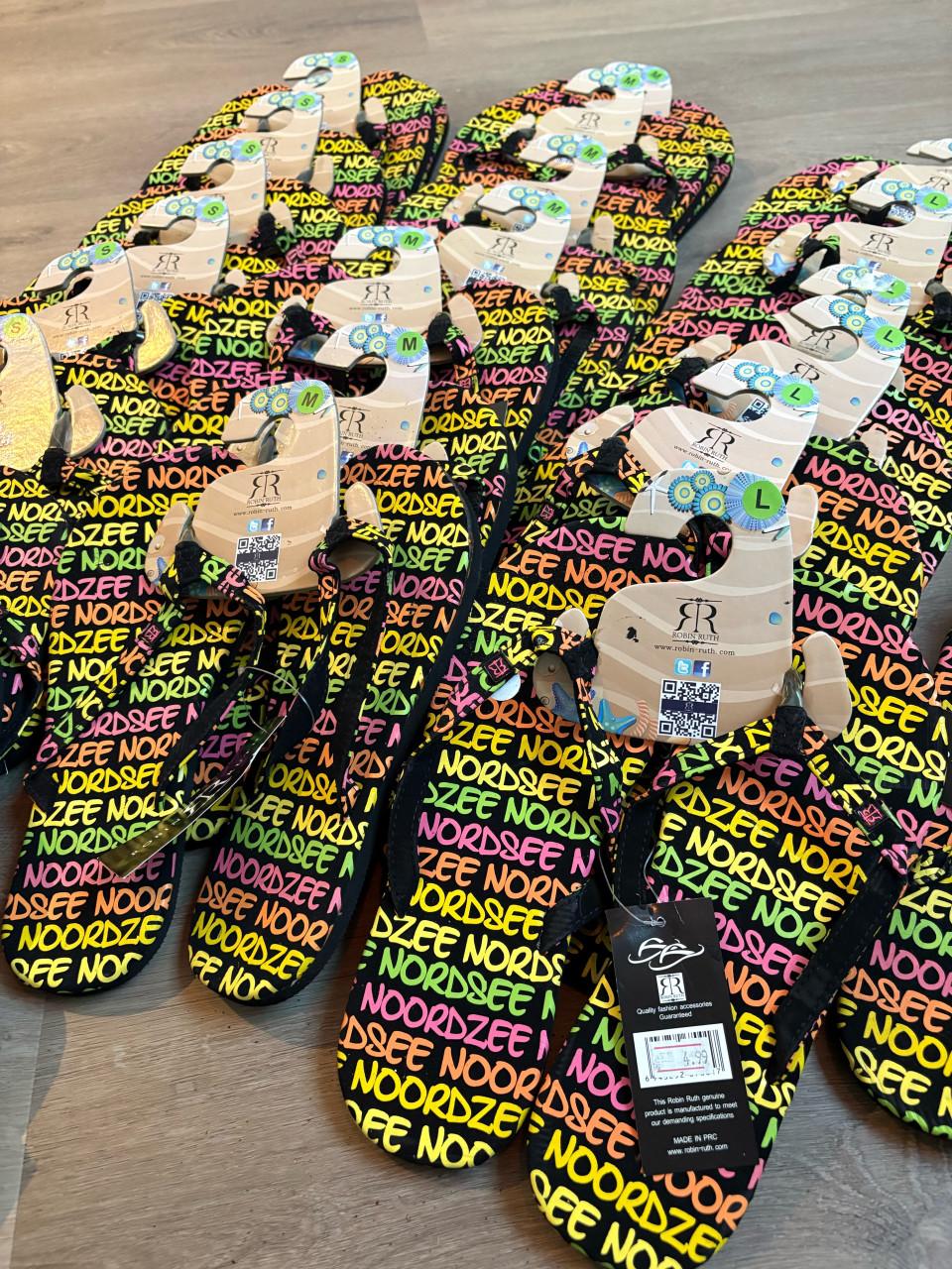 Partij slippers 34paar diverse maten