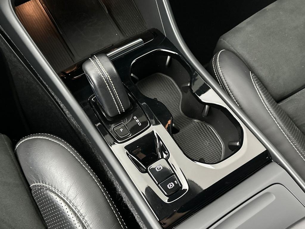 Volvo XC40 1.5 t3 r-design | 360 | electr. stoelen | harman kardon | parkee