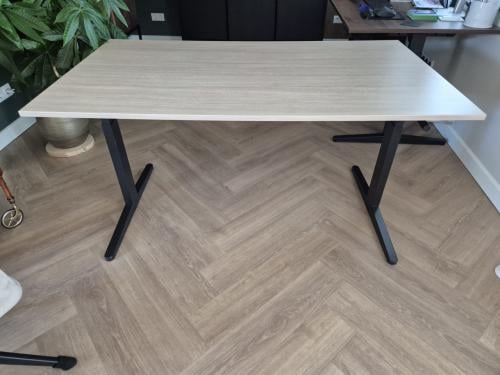 Handmatig verstelbaar bureau