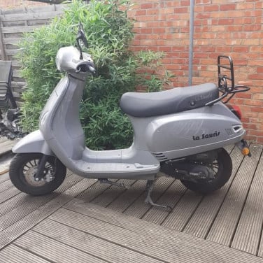 MOOIE SCOOTER