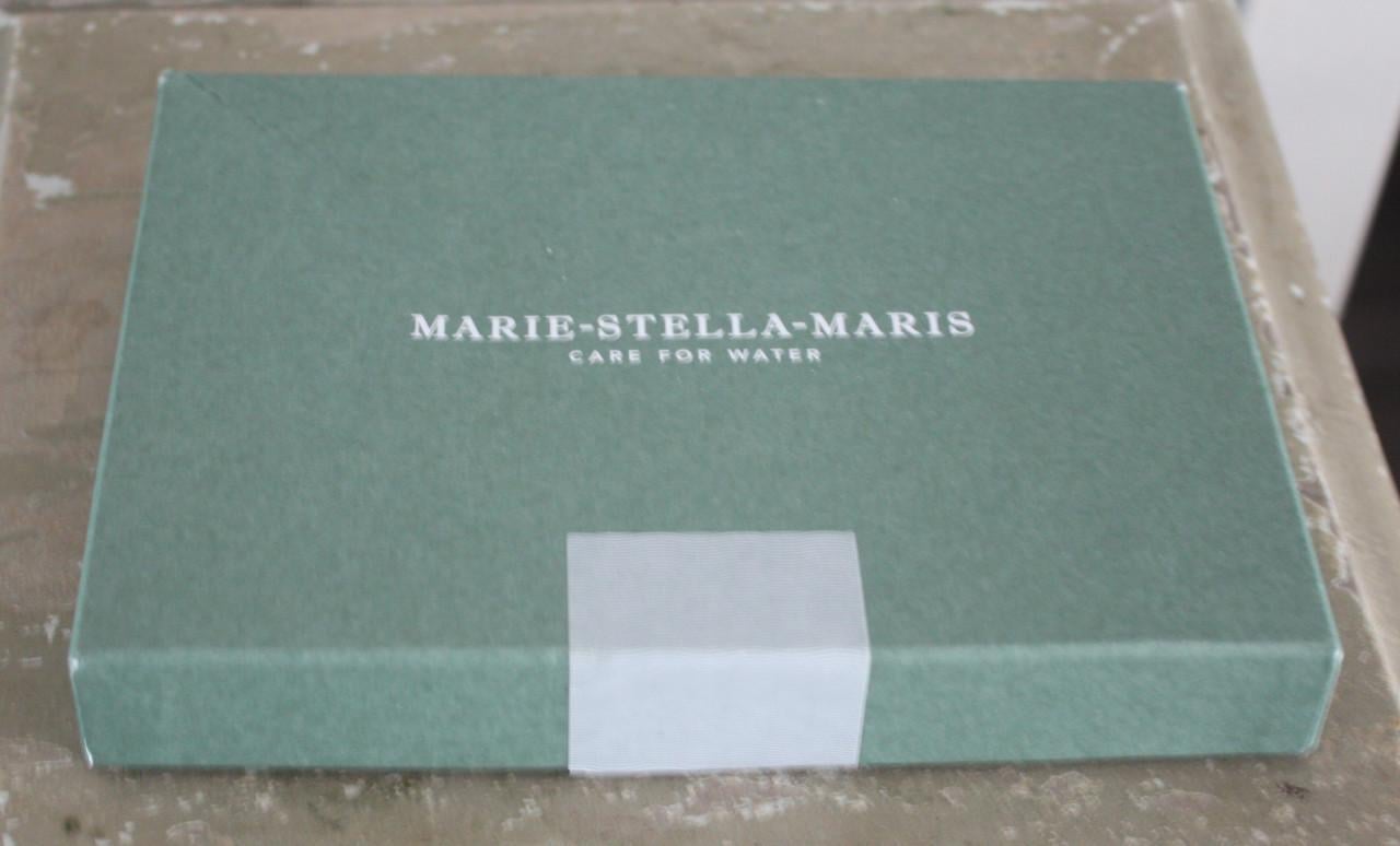 Nieuw, doosje opengemaakt voor de foto's groen doosje