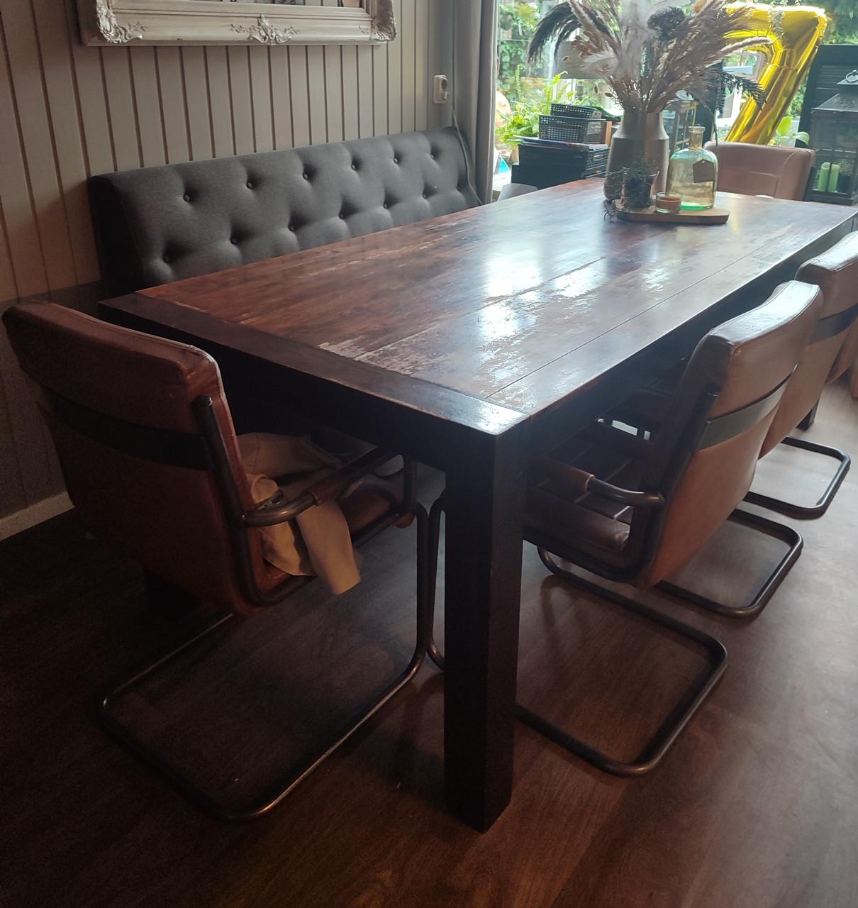 MOET WEG! Ruime, degelijke eettafel 2.00 m x 1.00 m