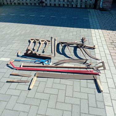 Oud landbouw gereedschap e.d.