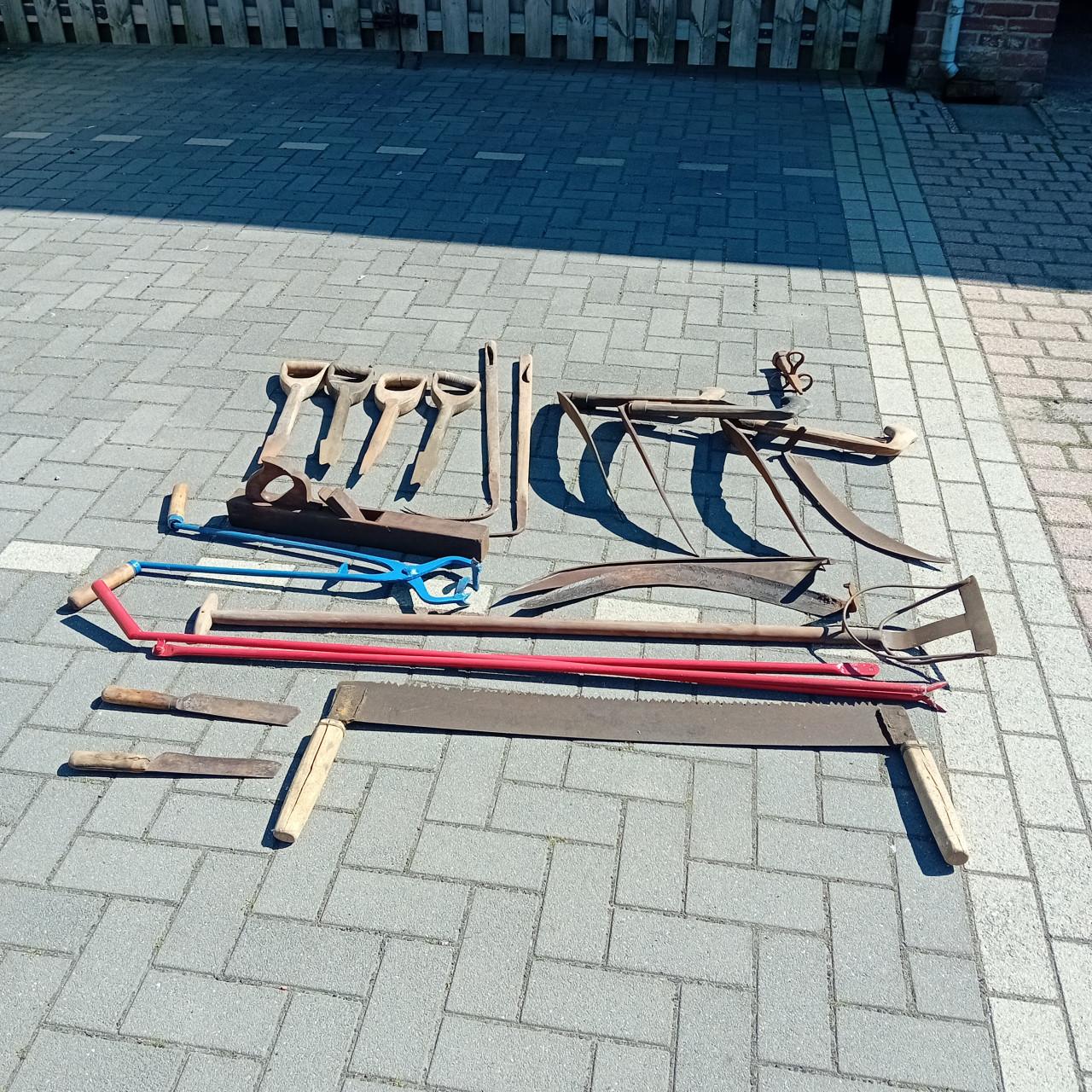 Oud landbouw gereedschap e.d.