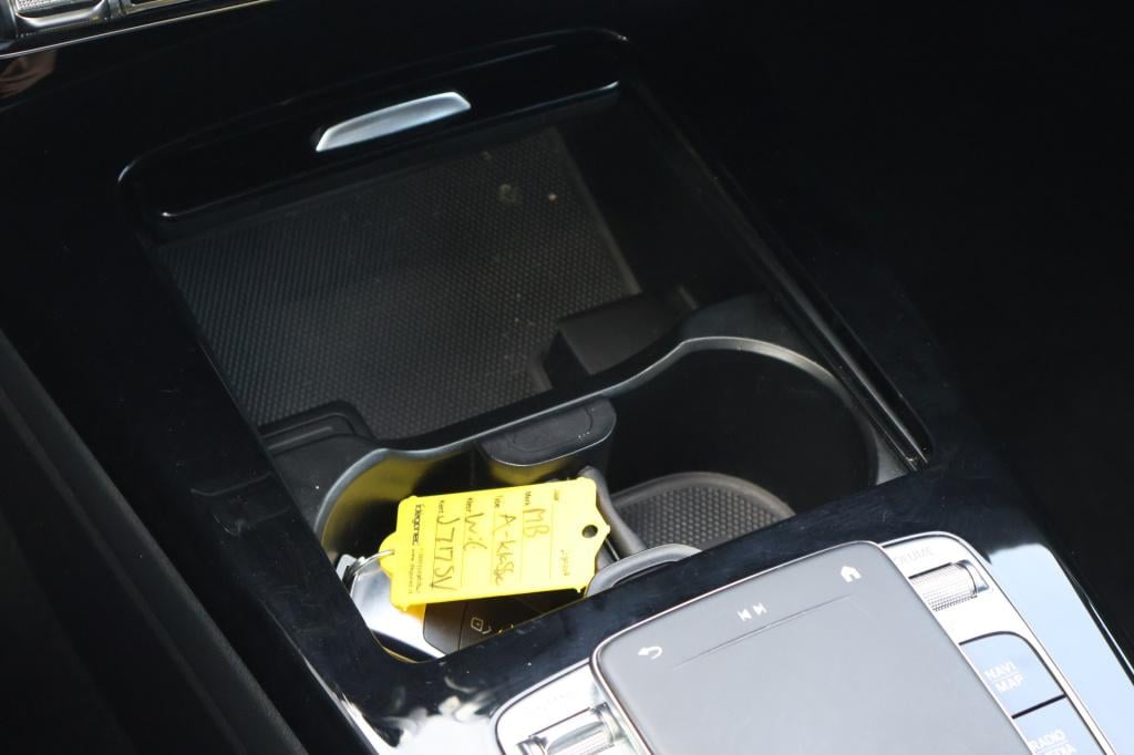 Mercedes-Benz A-Klasse 180 business solution amg l automaat l camera l temp