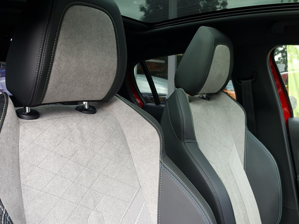 Peugeot 208 gt pack ev 50kwh 136pk/12%bytelling+btw | 3-fase navigatie | cr