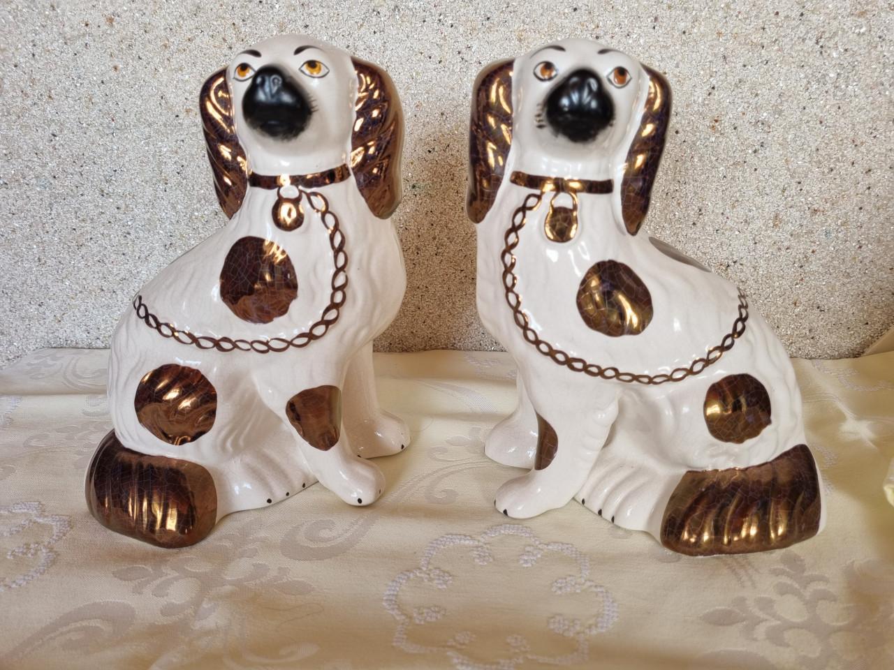 2 aardewerken hondjes