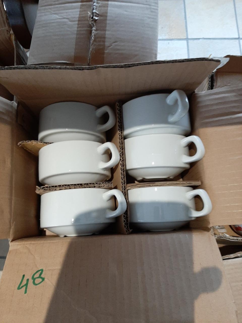 Soepkommen, dessert schaaltjes,  en schoteltjes